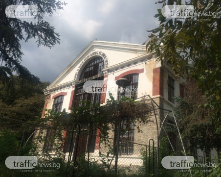 Плануват ремонт на рушащата се текстилната фабрика в Карлово