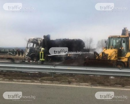 Турски тир пламна на магистрала Марица СНИМКИ