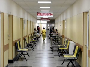 35-годишна жена с бебе удари лекар от Спешна помощ