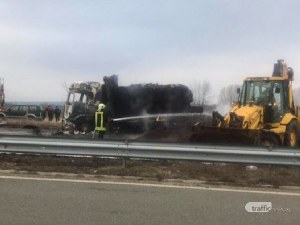 Турски тир пламна на магистрала Марица СНИМКИ