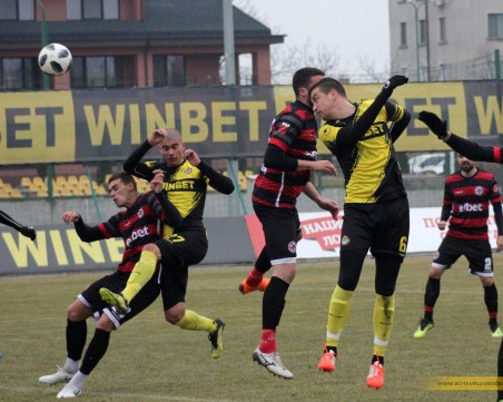 Ботев стартира с победа в контролите