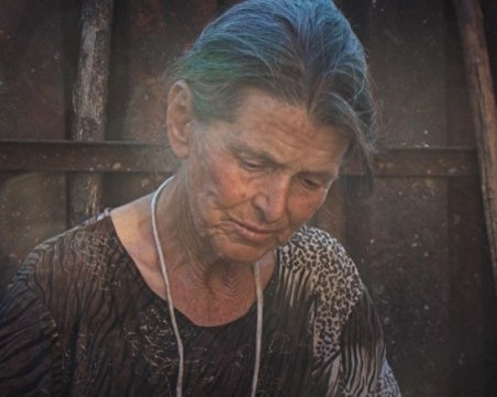 Козичка подариха на баба Дора от село Шарково