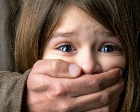 Мъж е арестуван за блудство с 5-годишната си племенница