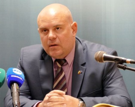 Петима полицаи събирали “такса спокойствие“ от търговци в София
