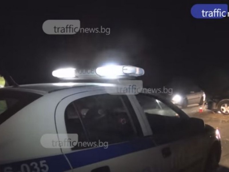 Апаш задигна буса на мъж край Пловдив, катастрофира с него на магистралата и избяга