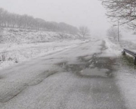 70 см сняг натрупа на пътя Батак-Доспат