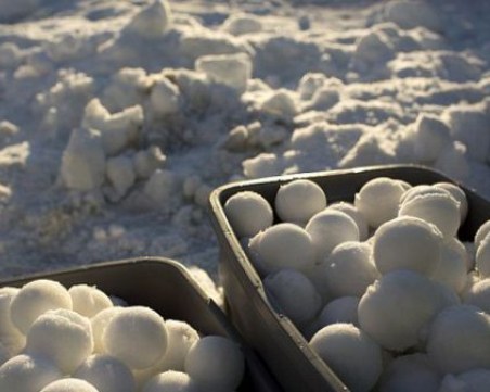 Надпревара с шейни и най-голяма снежна топка за празника на снега край Велинград