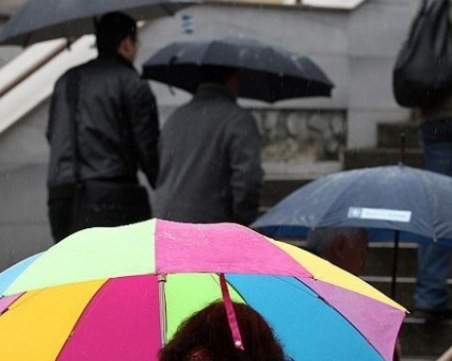 Пловдивчани, вадете чадърите! 30-50 л/кв.м дъжд се очакват за денонощие