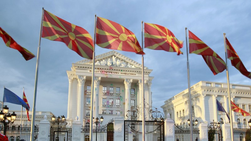 Двама българи са в ареста в Скопие, снимали парламента