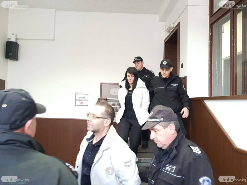 Оставиха в ареста бившия митничар и жена му, точили еврофондове