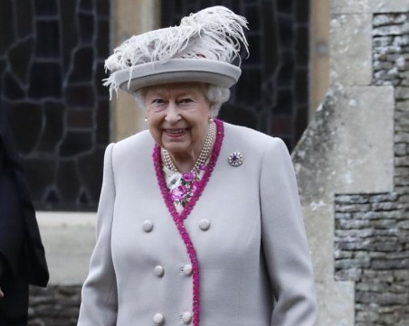 Елизабет II изпрати кодирано послание към политиците