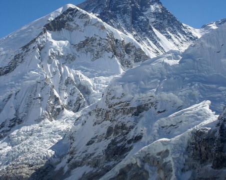 Започва голямото почистване на Еверест