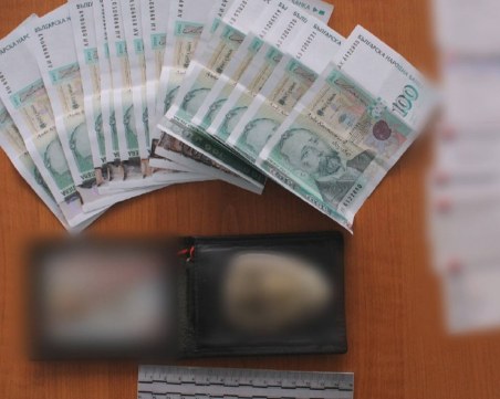 МВР пусна видео с рушветите на полицаите рекетьори