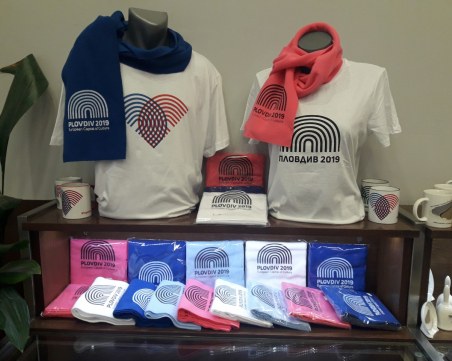 Пуснаха в продажба сувенири с логото на Пловдив 2019 СНИМКИ