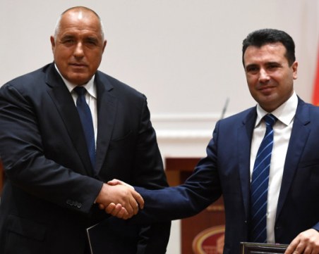 Силен снеговалеж свали самолета на Заев в София, прибира се в Скопие с колите на Борисов