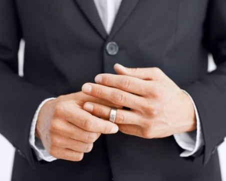 Защо мъжете с гадже са по-привлекателни?