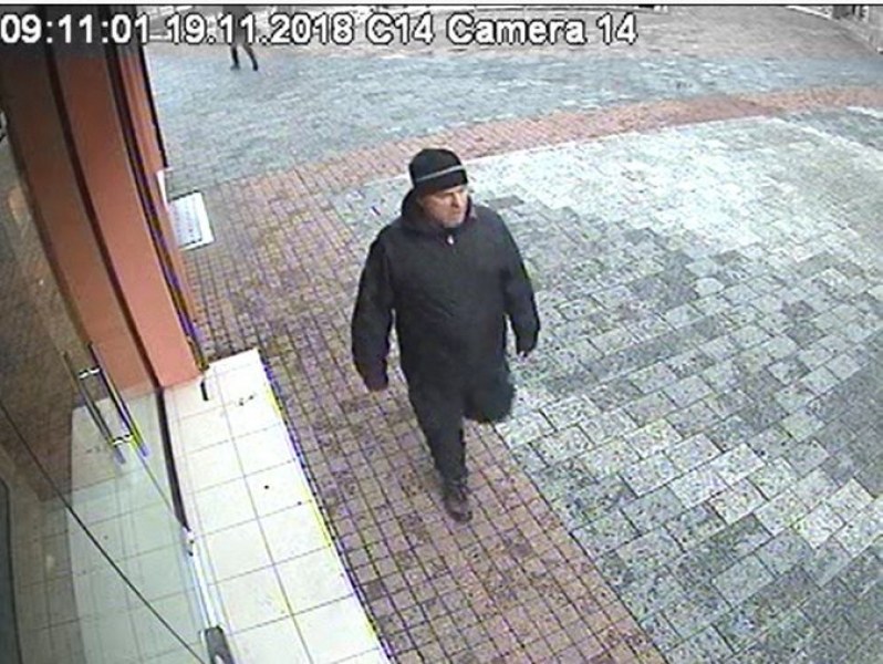 Познавате ли този мъж? Извършил кражба от кола в Пловдив