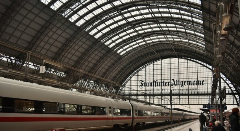 Сигнал за бомба! Евакуираха 500 пътници от високоскоростен влак във Франкфурт