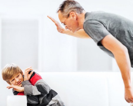 25% от българските родители възпитават чрез шамари