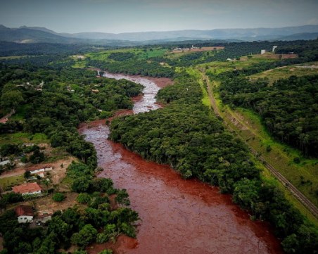 9 загинали и 300 изчезнали след срутване на язовир в Бразилия