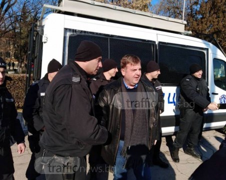 Каракачанов стана дядо на внучка