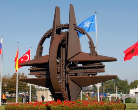 НАТО влага 50 млн. долара в нова авиобаза на 350 км от София