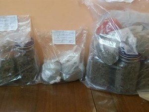 Мегаакция! Задържаха дилър на дрога и негов клиент в Панагюрище СНИМКИ
