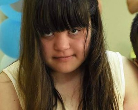 Изчезна 11-годишната Алекс! Родители, полиция и десетки семейства търсят детето СНИМКИ