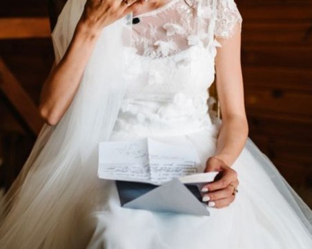 Любовница се появи на сватбата на измамилия я Ромео, облечена в булчинска рокля ВИДЕО