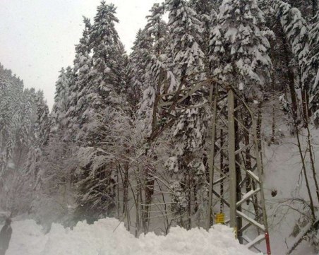 Ситуацията с електрозахранването в Родопите постепенно се нормализира
