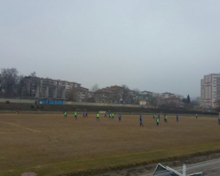 Спартак започна със загуба в контролите