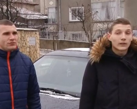 Трима младежи спасиха възрастна жена от измръзване