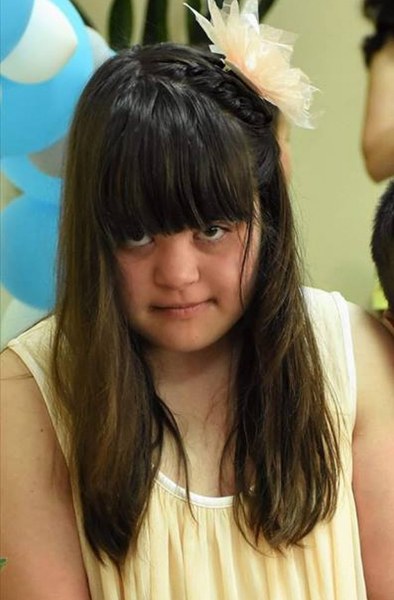 Изчезна 11-годишната Алекс! Родители, полиция и десетки семейства търсят детето СНИМКИ