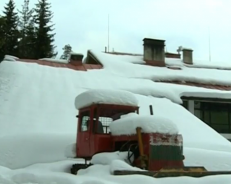 40 деца от Пловдив трети ден са блокирани в хижа без ток над Чепеларе!