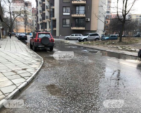 Авария в Тракия: Вода бликна изпод асфалта СНИМКИ