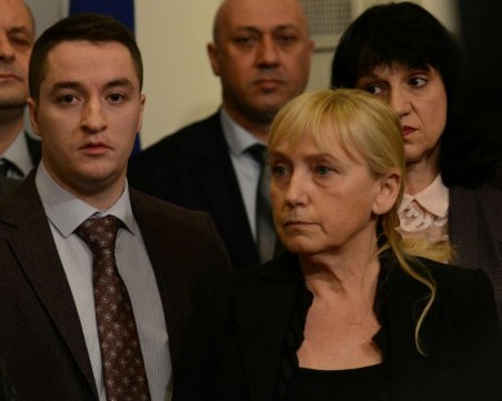 Елена Йончева ще изнесе порция корупционни скандали
