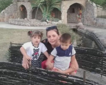 Майка на близнаци се бори с тежко заболяване, има нужда от помощ