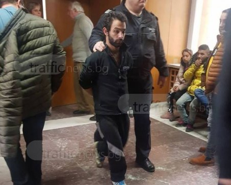 Отцеубиецът от Столипиново към съдиите: Кои сте вие и кво искате от мен? СНИМКИ