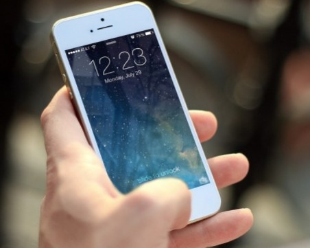 Половината българи не отказват достъп до своите лични данни за приложенията на смартфона си