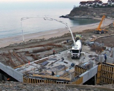 Проверяват Созопол и Царево заради бетона край плажната ивица