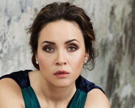 Соня Йончева заблестя на корица на календара на Метрополитен опера