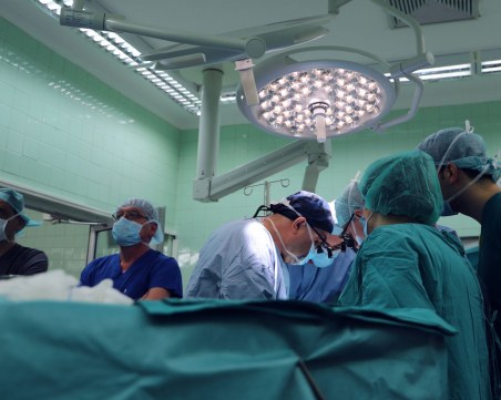 Спасиха 10-годишно момче с тумор около аортата