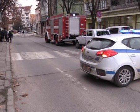 Теч на газ в центъра на Казанлък! Миризмата е силна, хората са в паника