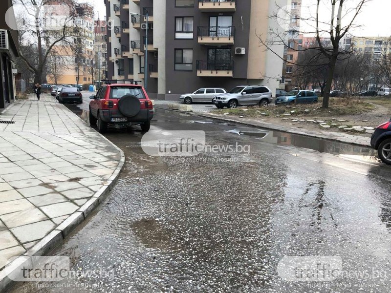 Авария в Тракия: Вода бликна изпод асфалта СНИМКИ