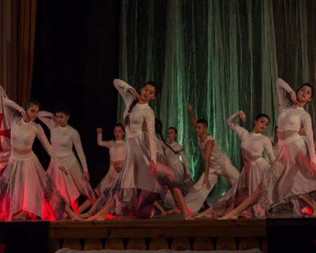 “Алиса в страната на чудесата“ оживява в Пловдив с чуден спектакъл