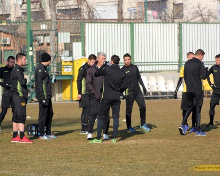 Двама футболисти пред трансфер в Ботев