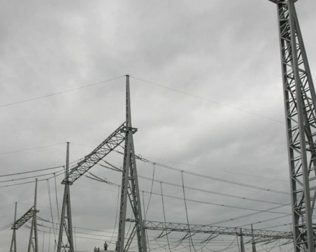 Пети ден десетки души са без ток в Пиринско