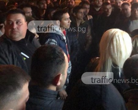 Акция на полицията в Столипиново! Има бити, на мястото се събра огромна тълпа СНИМКИ+ВИДЕО