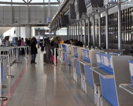 Предотвратиха трафик на оръжие на летище София