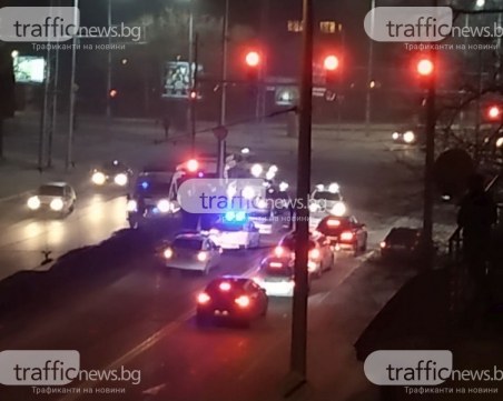 Шофьорът, блъснал патрулка на Сточна гара, първо напсувал полицаите